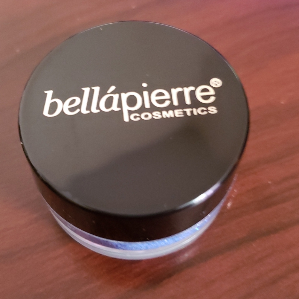 Loose eyeshadow Blue